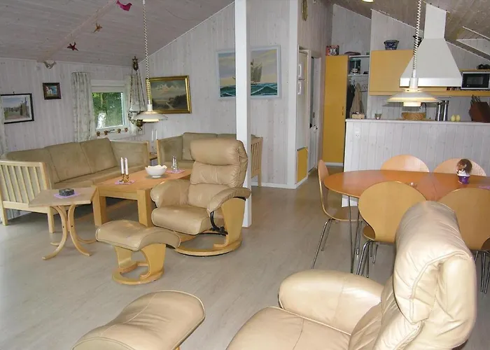 Three-bedroom In 度假居 *